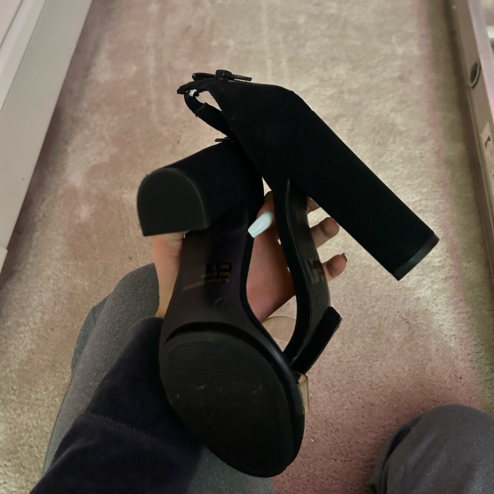 black heels - Picture 4 of 4